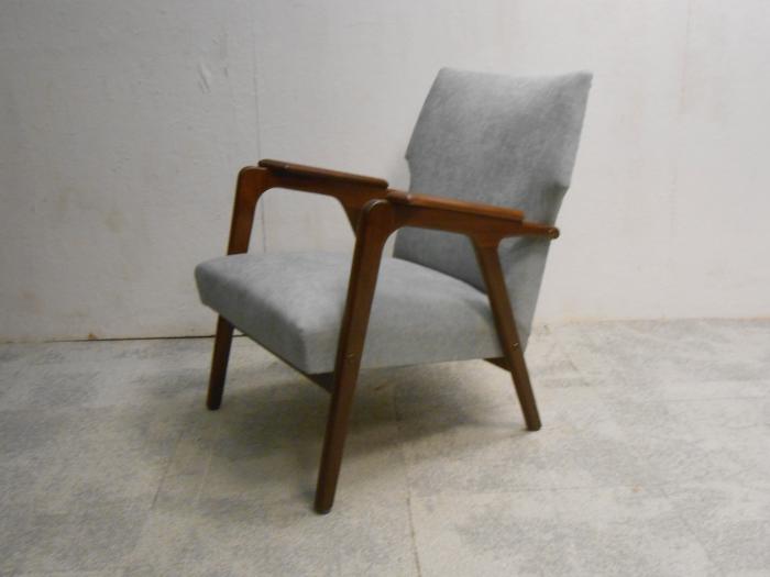 Nieuw beklede Mooie Vintage Design Fauteuil. - Retro Design